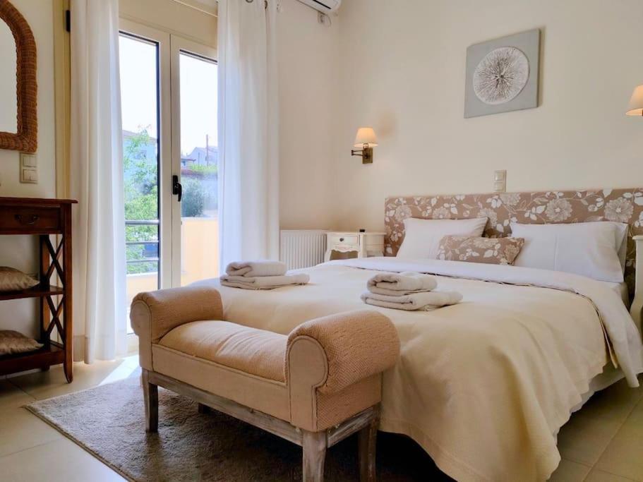 Sea Breeze - Home With A View Bouzaíika Exterior foto